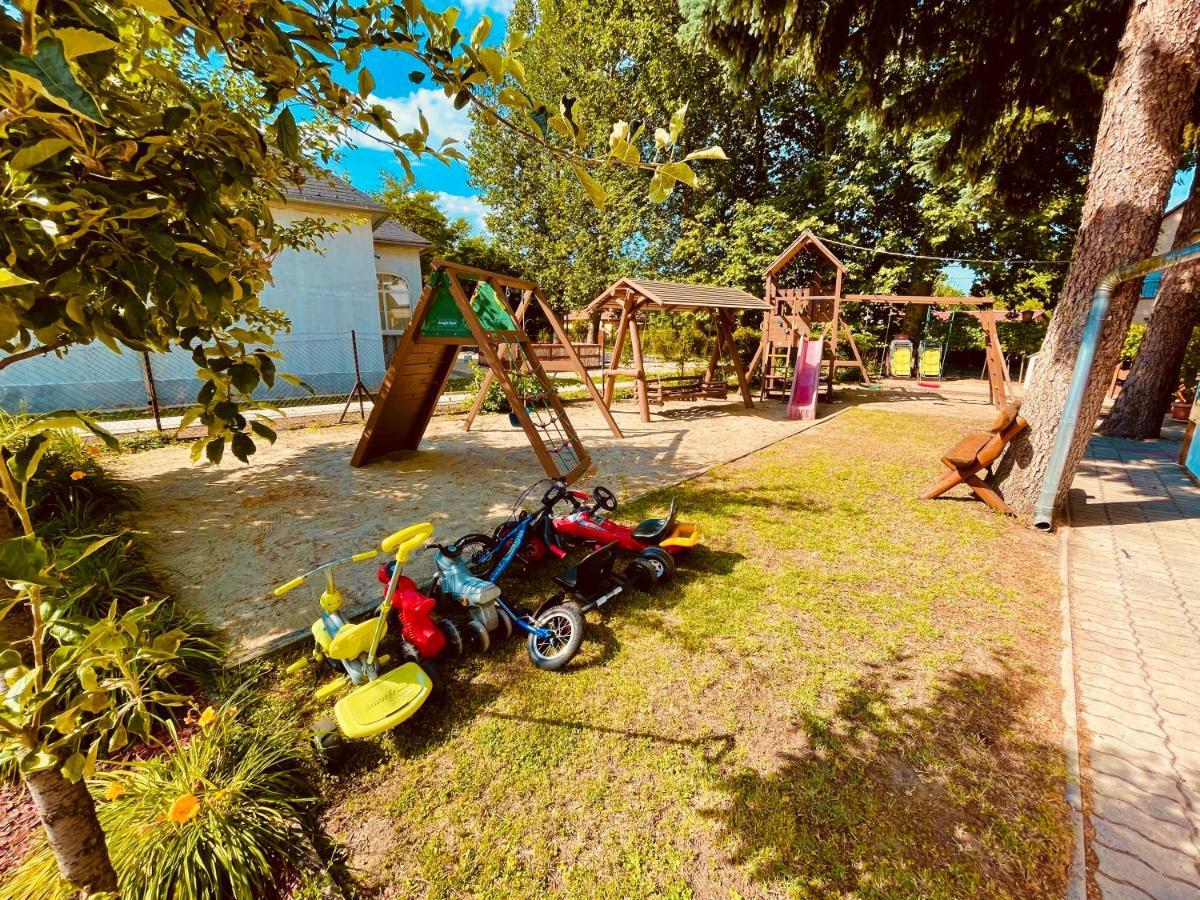 Sommer Panzió Balatonföldvár Exterior foto